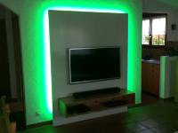 TV-Wand mit LED beleuchtet